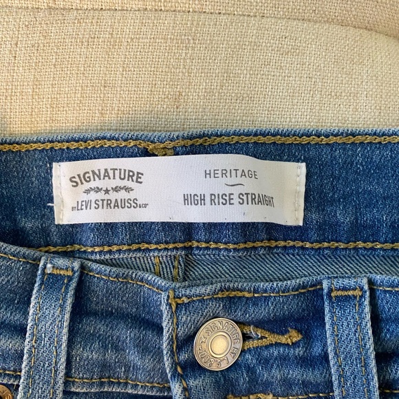 Signature by Levi Strauss Heritage High Rise Straight Jean.  Size 28/6. - Picture 9 of 14